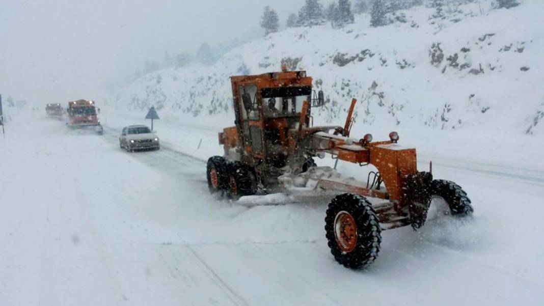 Alacabel'de kar kalınlığı 30 santimetreye ulaştı! 1